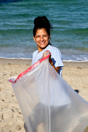 4.23.19 Employee Earth Day Beach Clean-Up _LE_ 25