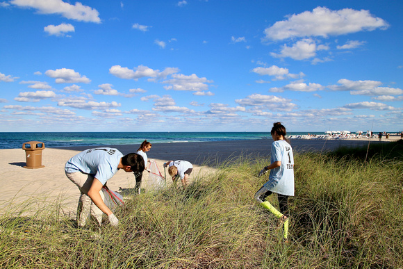 4.23.19 Employee Earth Day Beach Clean-Up _LE_ 51