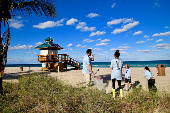 4.23.19 Employee Earth Day Beach Clean-Up _LE_ 53