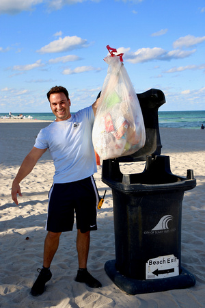 4.23.19 Employee Earth Day Beach Clean-Up _LE_ 62