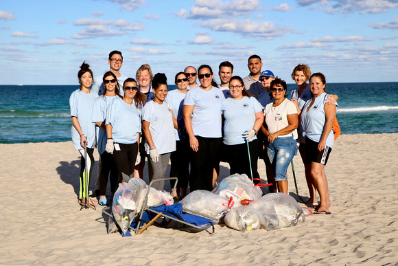4.23.19 Employee Earth Day Beach Clean-Up _LE_ 70