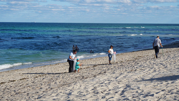 Employee Beach Cleanup 4.22.19 _MCT_ 13
